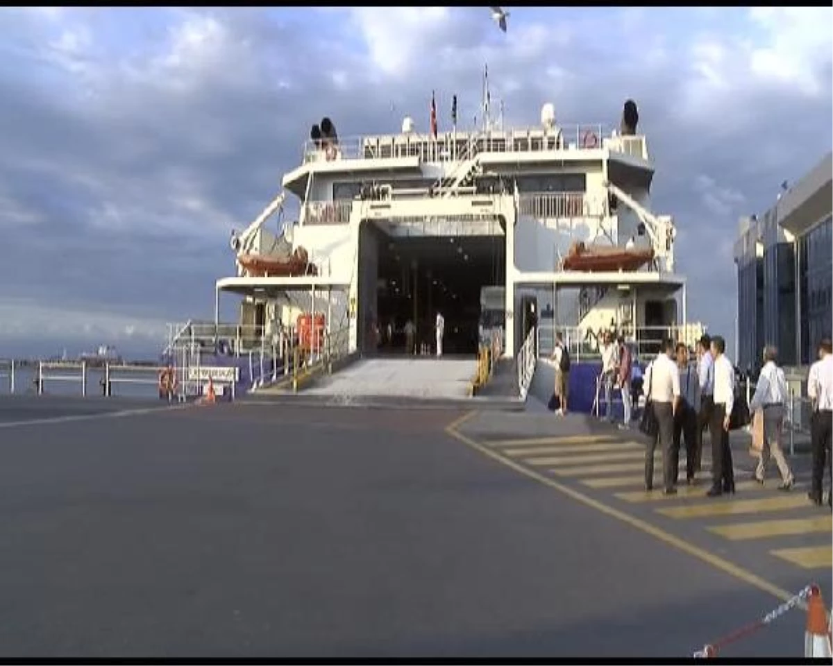 Marmara\'da Şiddetli Rüzgar Deniz Otobüsü Seferlerini İptal Ettirdi