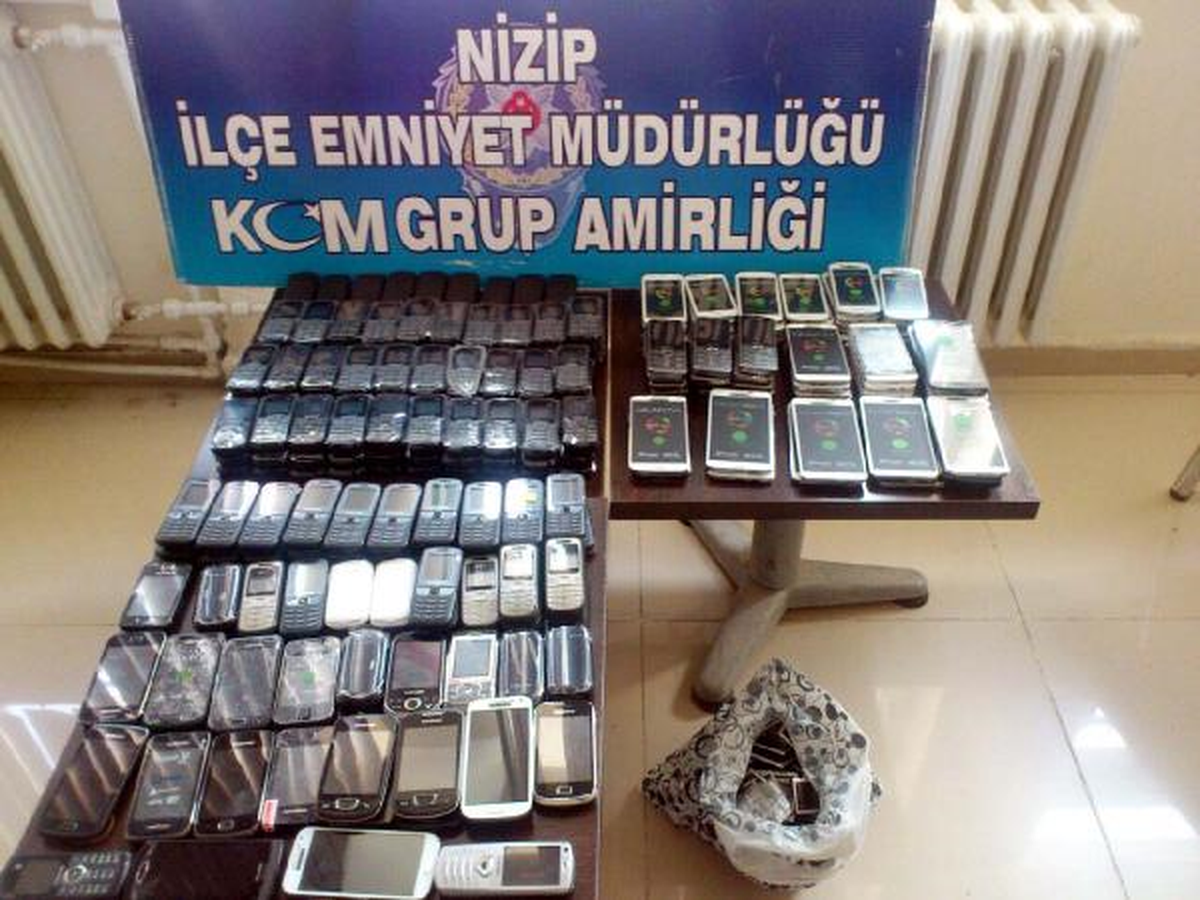 Nizip\'te Kaçak Telefon Operasyonu