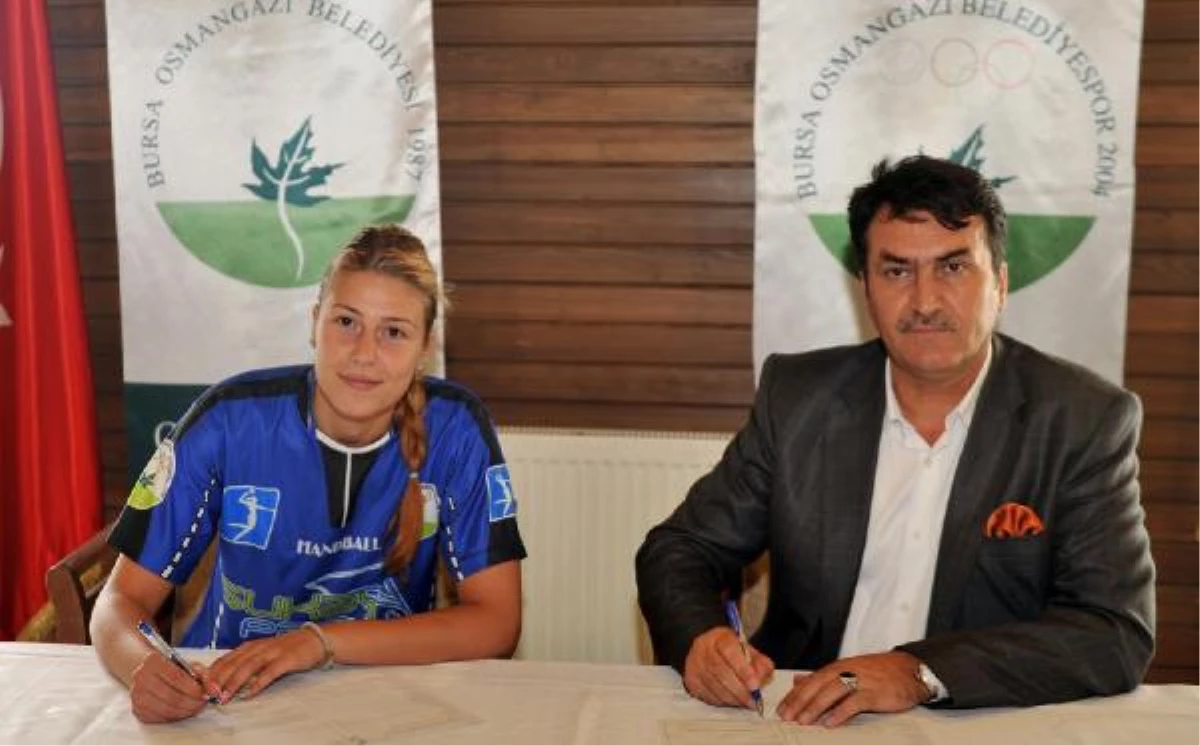 Osmangazi Belediyespor\'a Sırp Hentbolcu