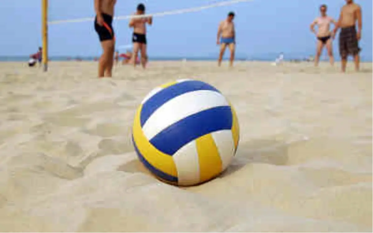 Plaj Voleybolu "Pro Beach Tour" Ortaköy\'de Devam Ediyor