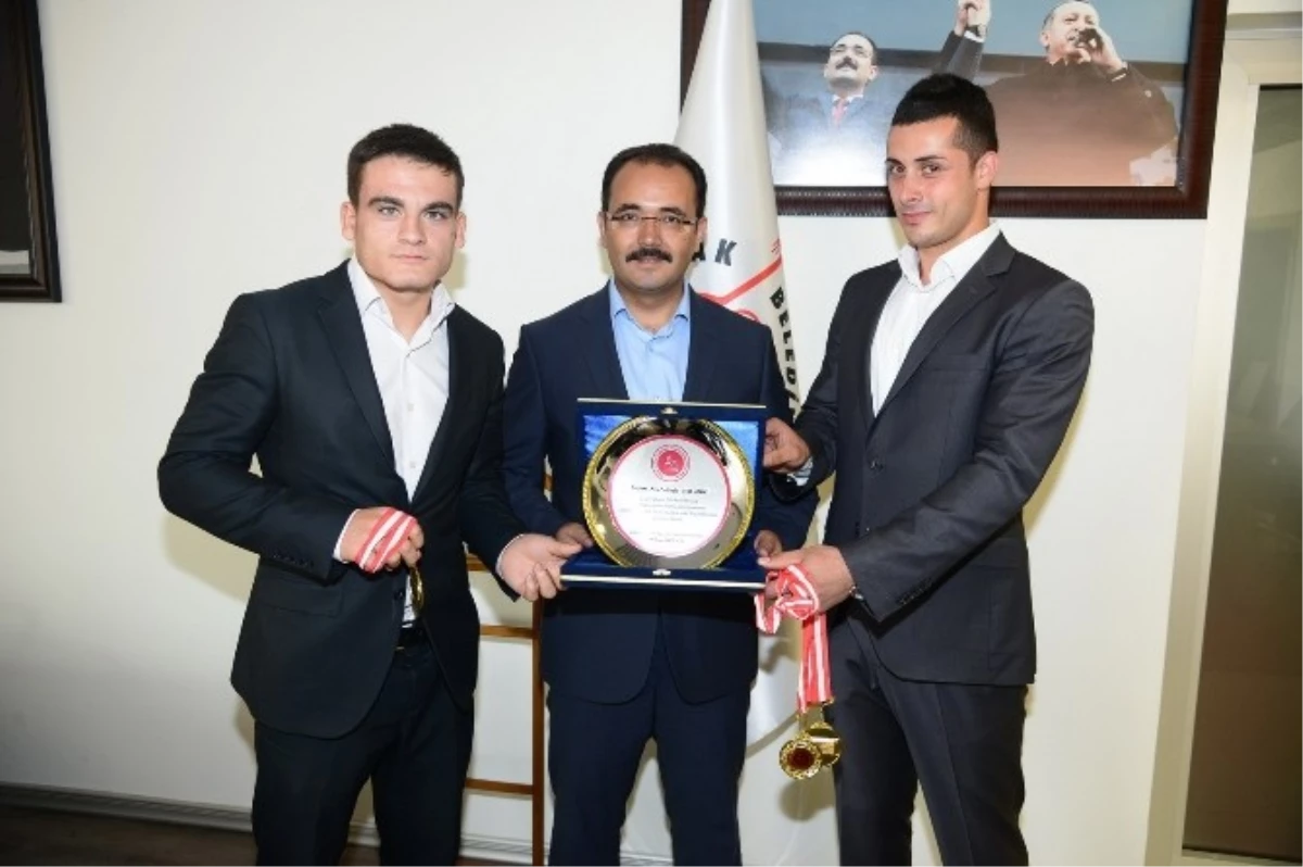Uşak Belediye Sporcularından Türkiye Şampiyonluğu
