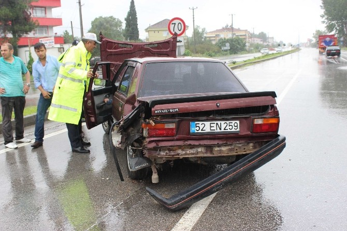 Yağmur Kazaya Yol Açtı: 1 Yaralı