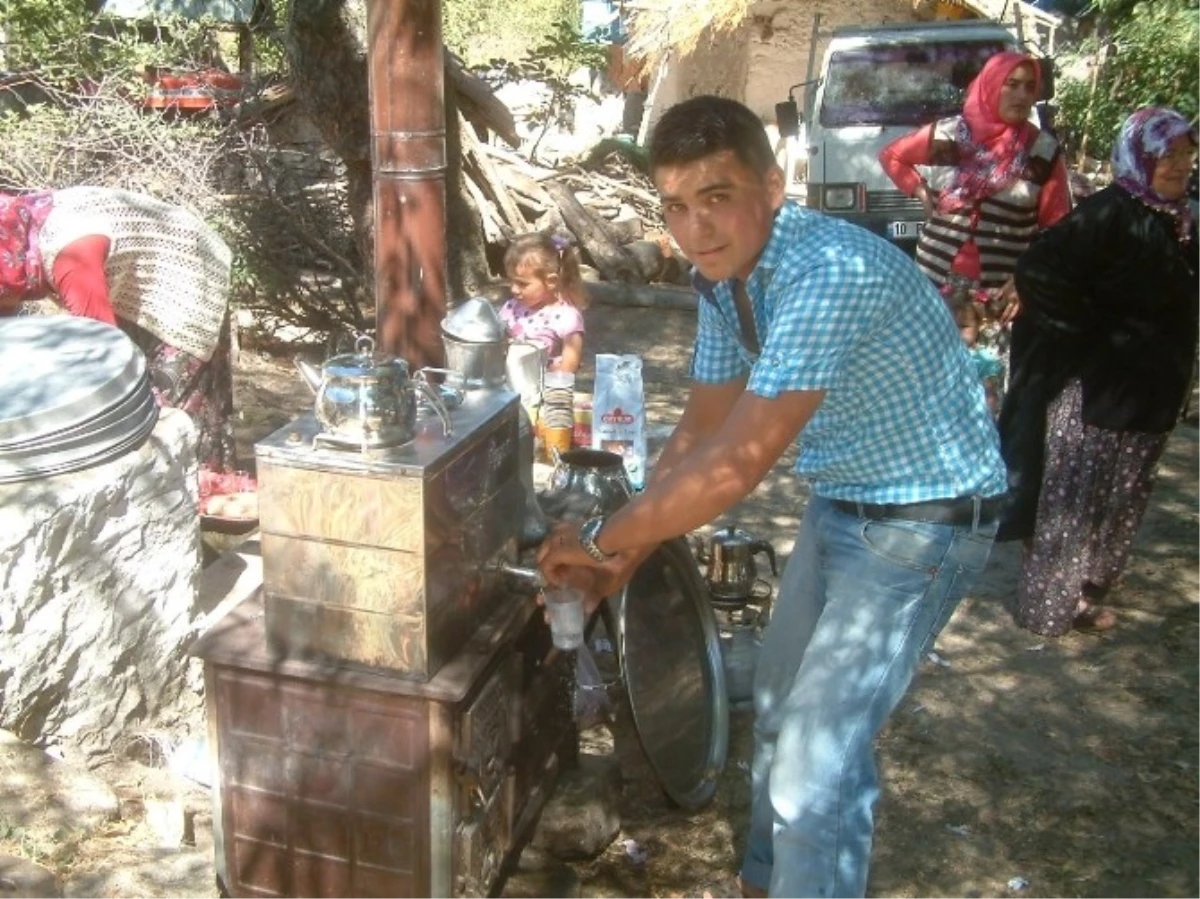 Balıkesir\'in Burhaniye\'de Yayla Çaycısı İlgi Çekti