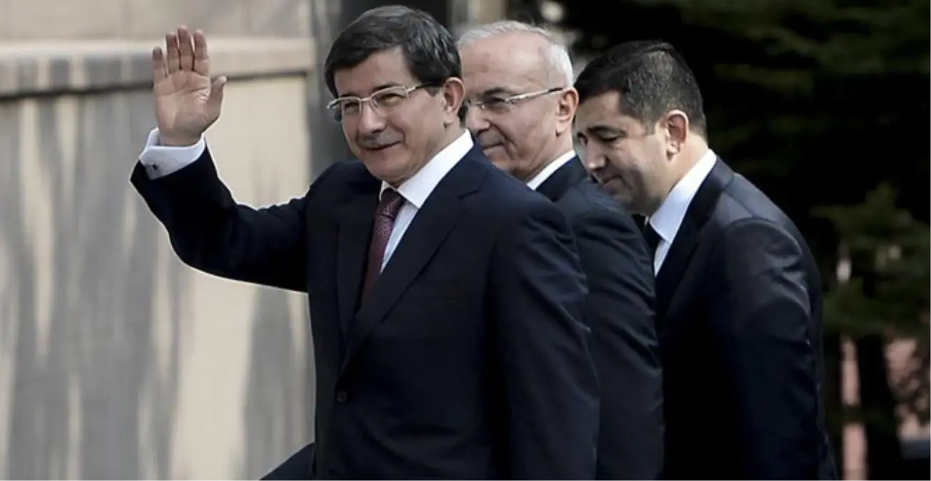 Ahmet Davutoğlu Yeni Kabineyi Erdoğan\'a Sundu