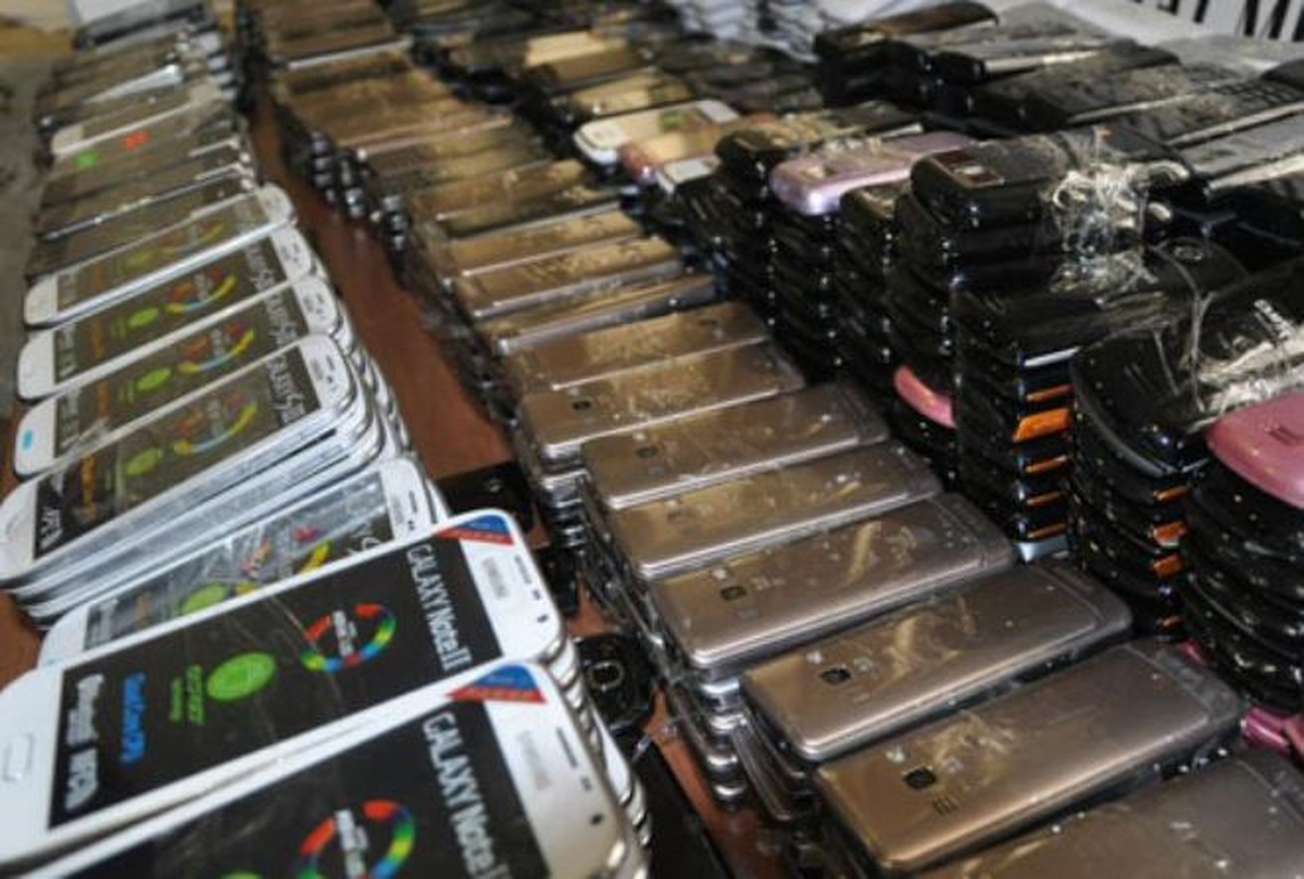 Yüksekova\'da 90 Kaçak Cep Telefonu Ele Geçirildi