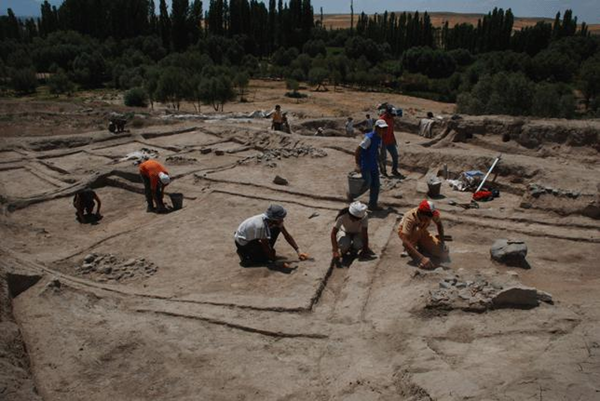 11 Bin Yıllık Höyükte Üniversite Harçlıklarını Çıkarıyorlar