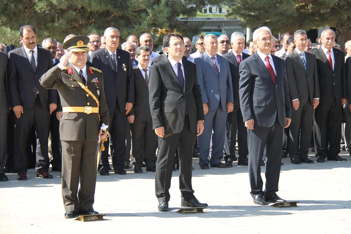 Erzincan\'da 30 Ağustos Zafer Bayramı Törenlerle Kutlandı