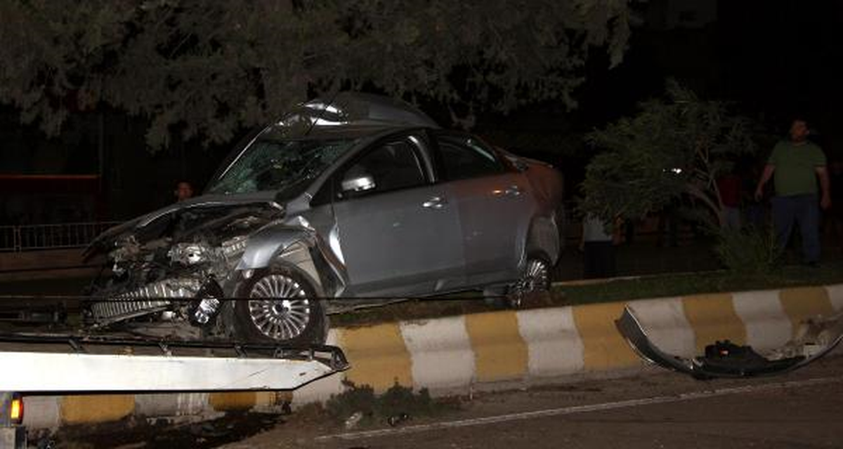 Sürücü,Bisiklete Çarpmamak İçin Refüje Çıktı