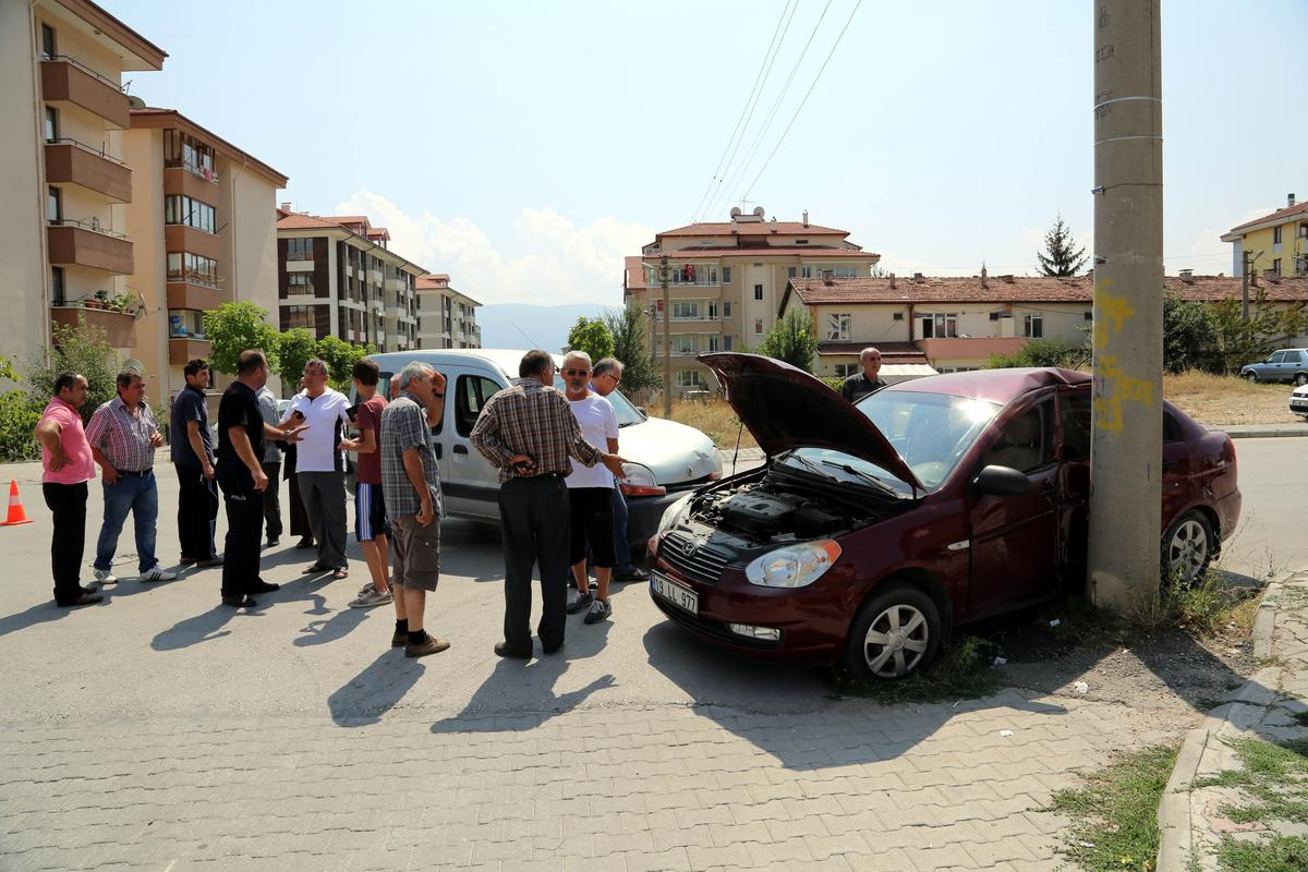 Bolu\'da Trafik Kazası: 3 Yaralı