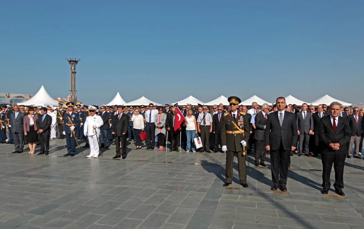 İzmir\'de Zafer Bayramı Töreni Düzenlendi