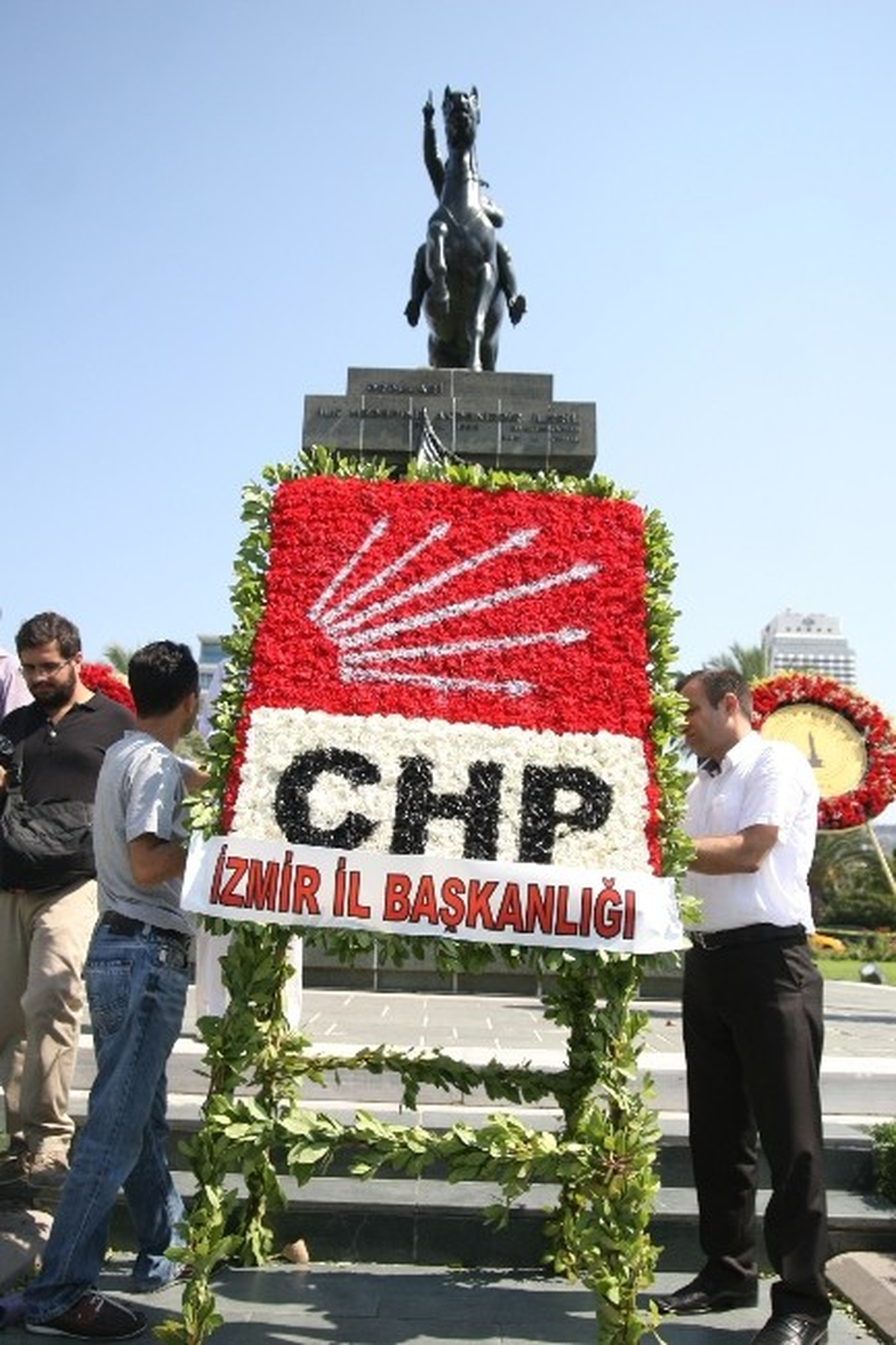 CHP İzmir\'den 30 Ağustos\'a Alternatif Kutlama