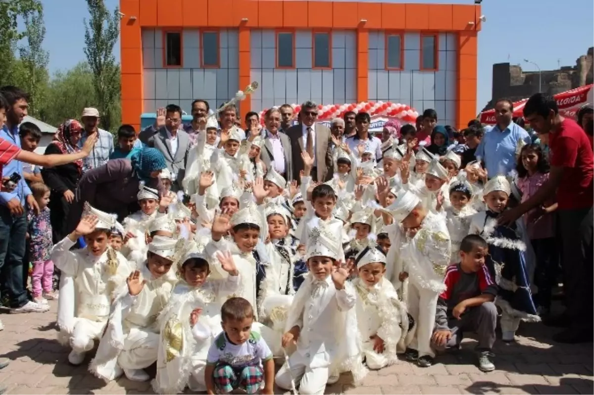 Erzurum Büyükşehir Belediyesi\'nden Sünnet Şöleni