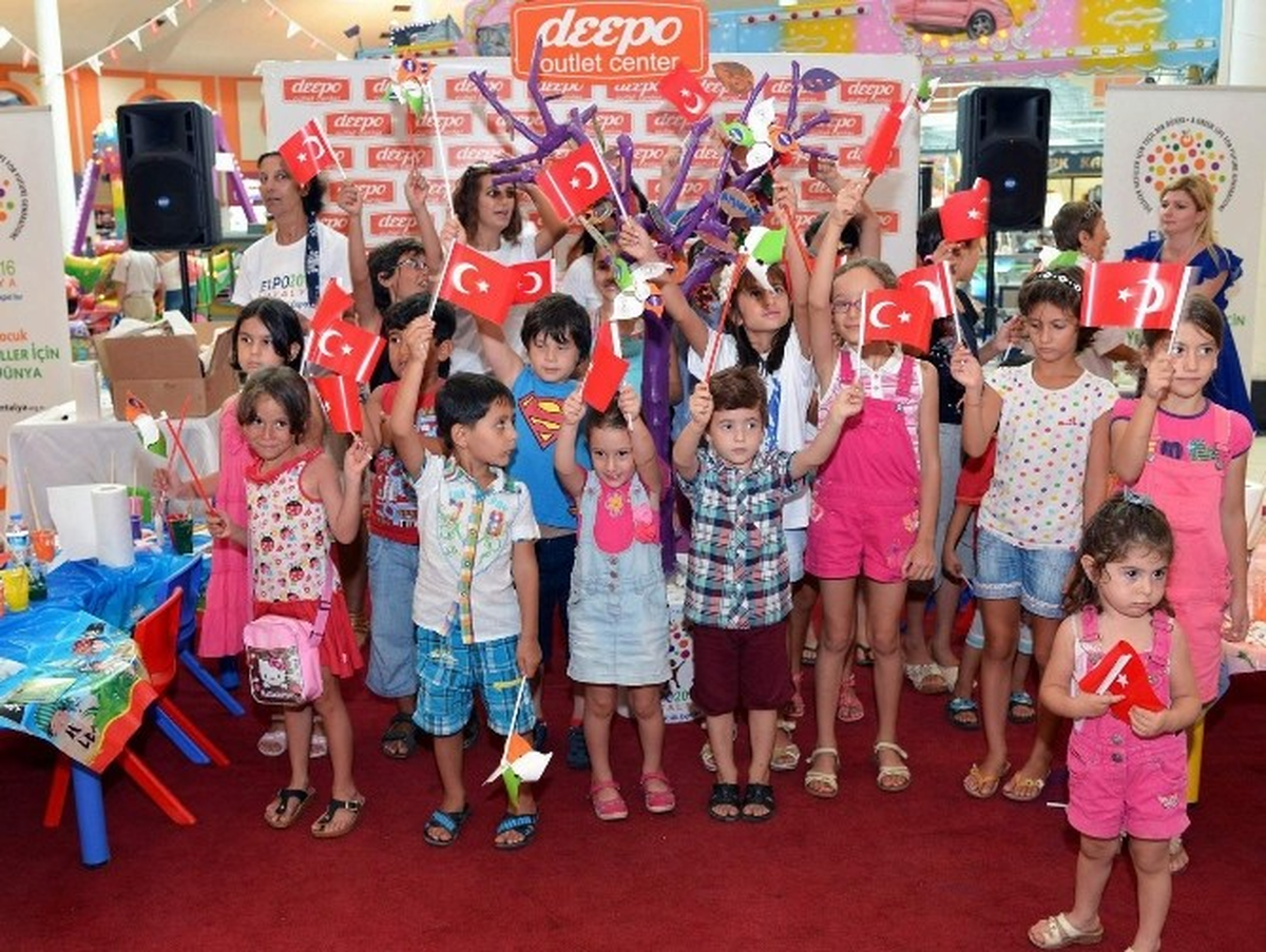 Expo Ağacı Çocuklar Tarafından Süslendi