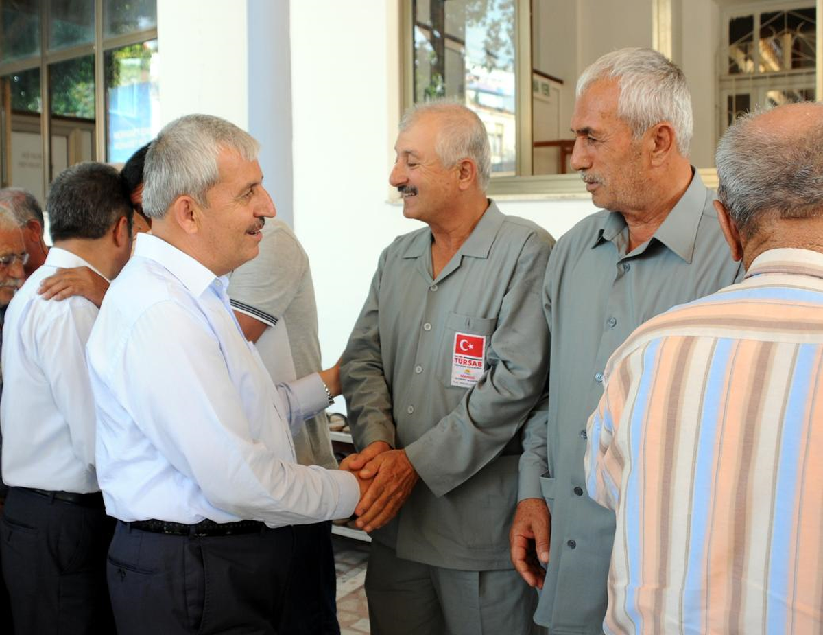 Antalya\'da Hacı Adayları Uğurlandı