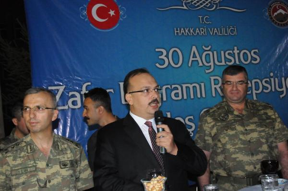 Hakkari\'de Valilik Bahçesinde 30 Ağustos Resepsiyonu Verildi