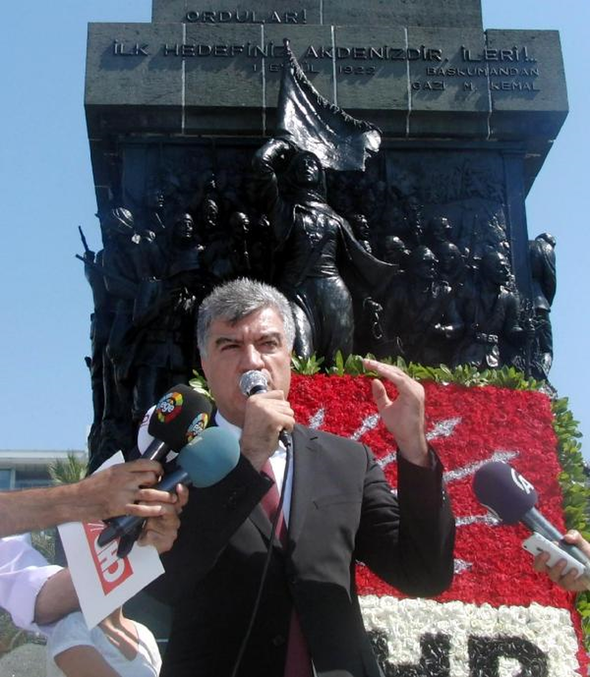İzmir\'de CHP\'den Alternatif 30 Ağustos Töreni