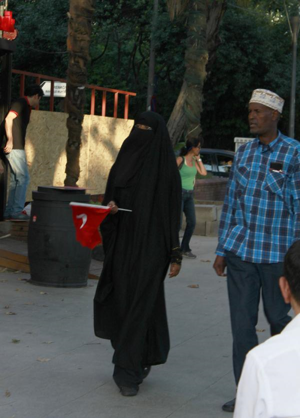 Kadıköy\'de Toplanan Binlerce Kişi Zafer Bayramını Coşkuyla Kutladı