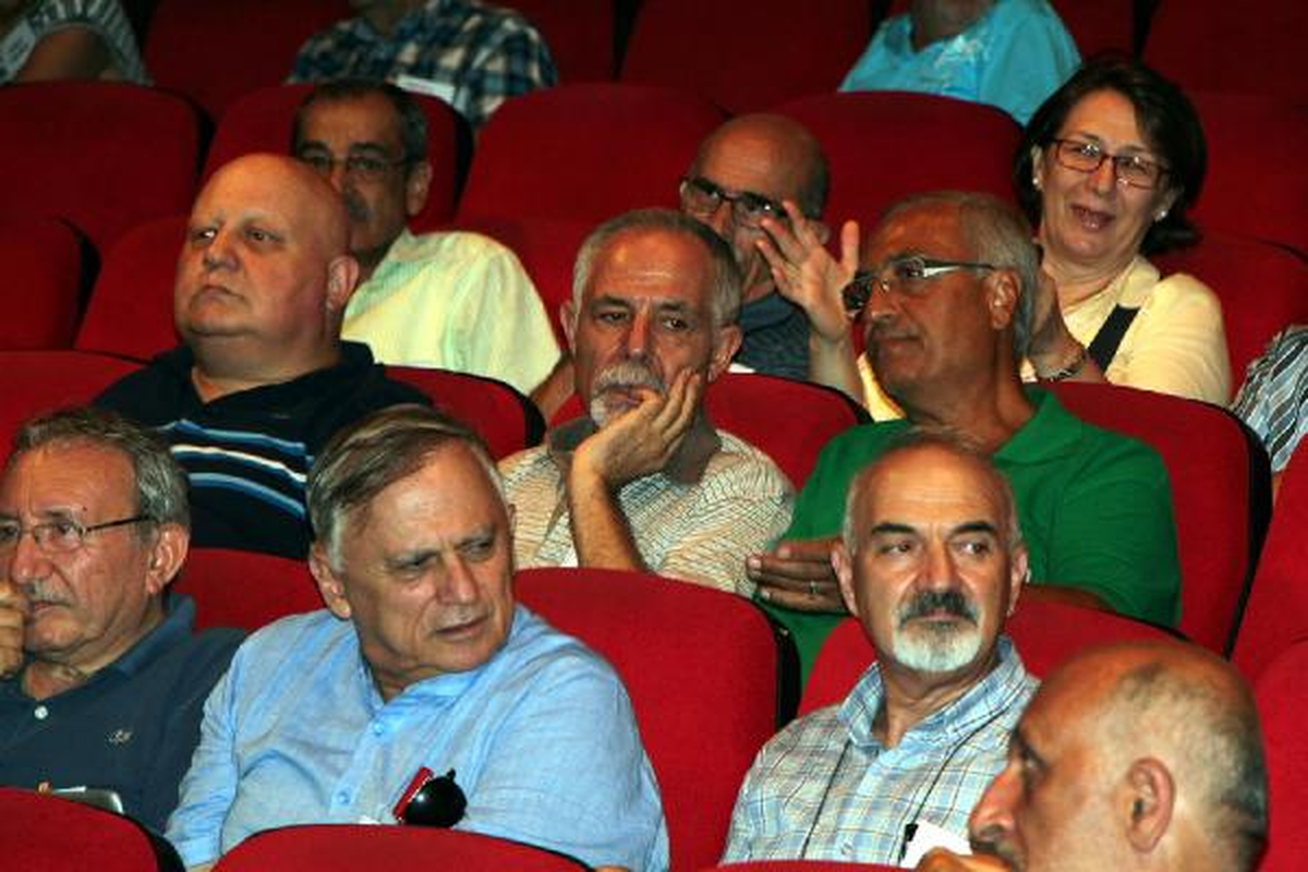 CHP\'nin Neferleri Adıyla Tanınan Grup, Kadıköy\'de Toplandı