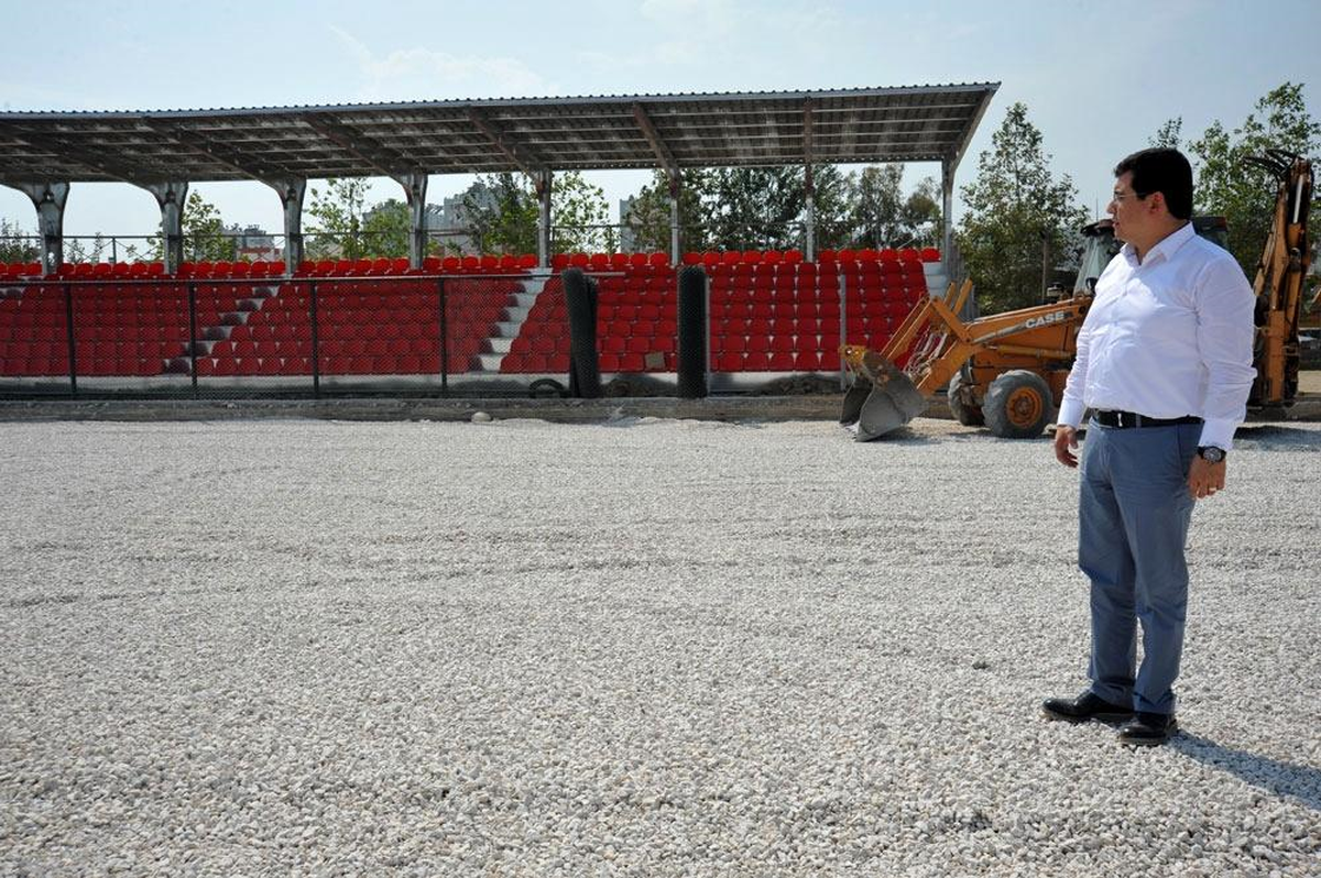 Kepez\'e Sentetik Çim Saha Yapılıyor