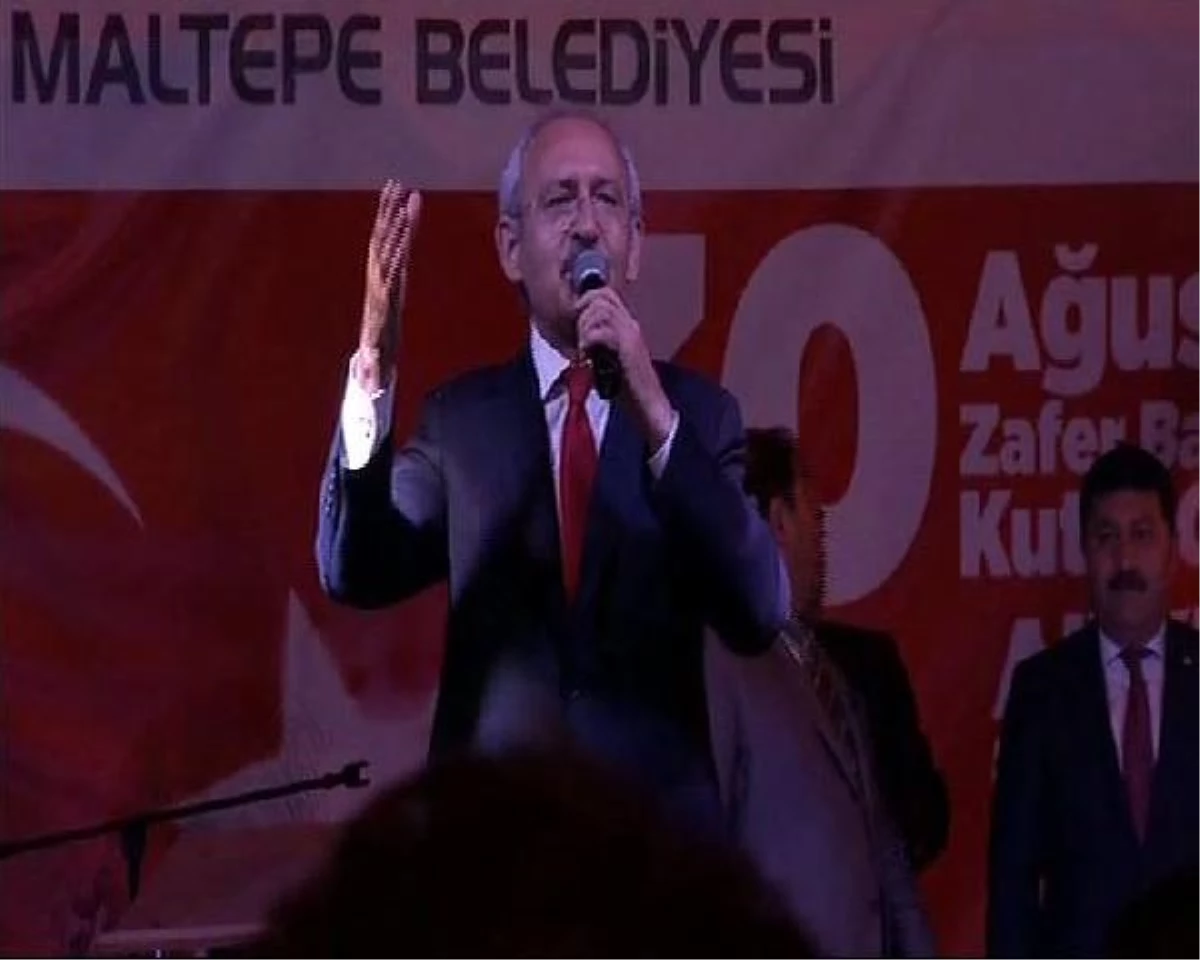 Kılıçdaroğlu, Maltepe\'de 30 Ağustos Kutlamalarına Katıldı