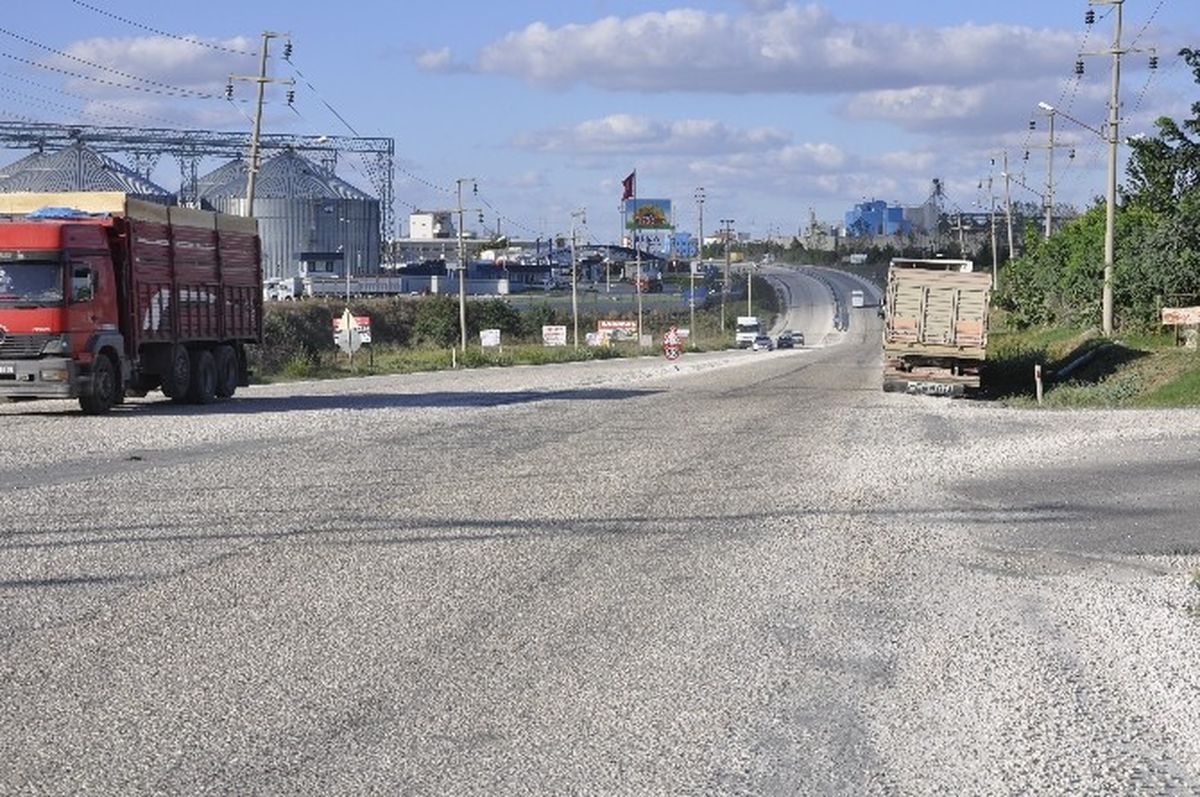 Tekirdağ\'daki \'Mıcır\'lı Yol Tehlike Saçıyor