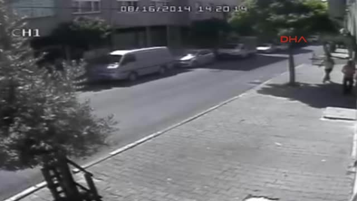 Polis \'Pembe Tişörtlü Adam\'ı Yeniden Gözaltına Aldı