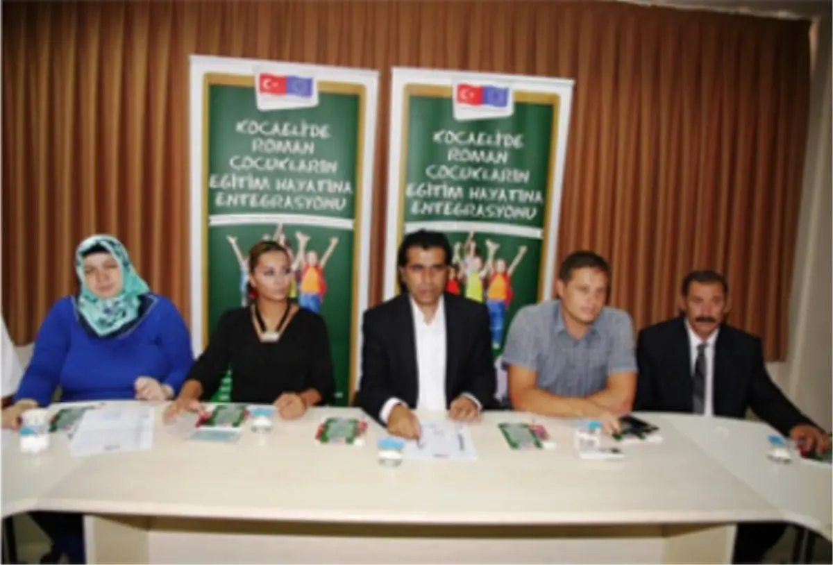 Romanlara Demokrasi Eğitimi Verilecek