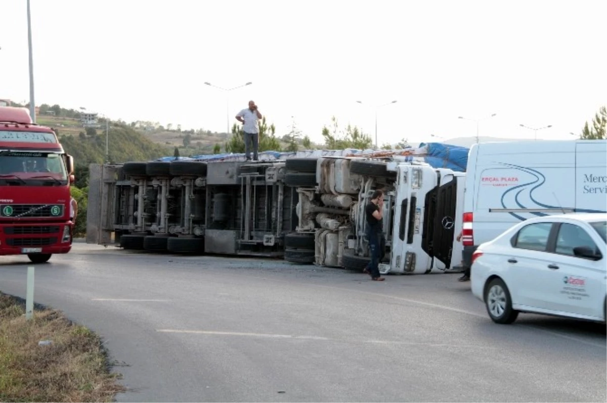 Samsun\'da Trafik Kazası: 2 Yaralı