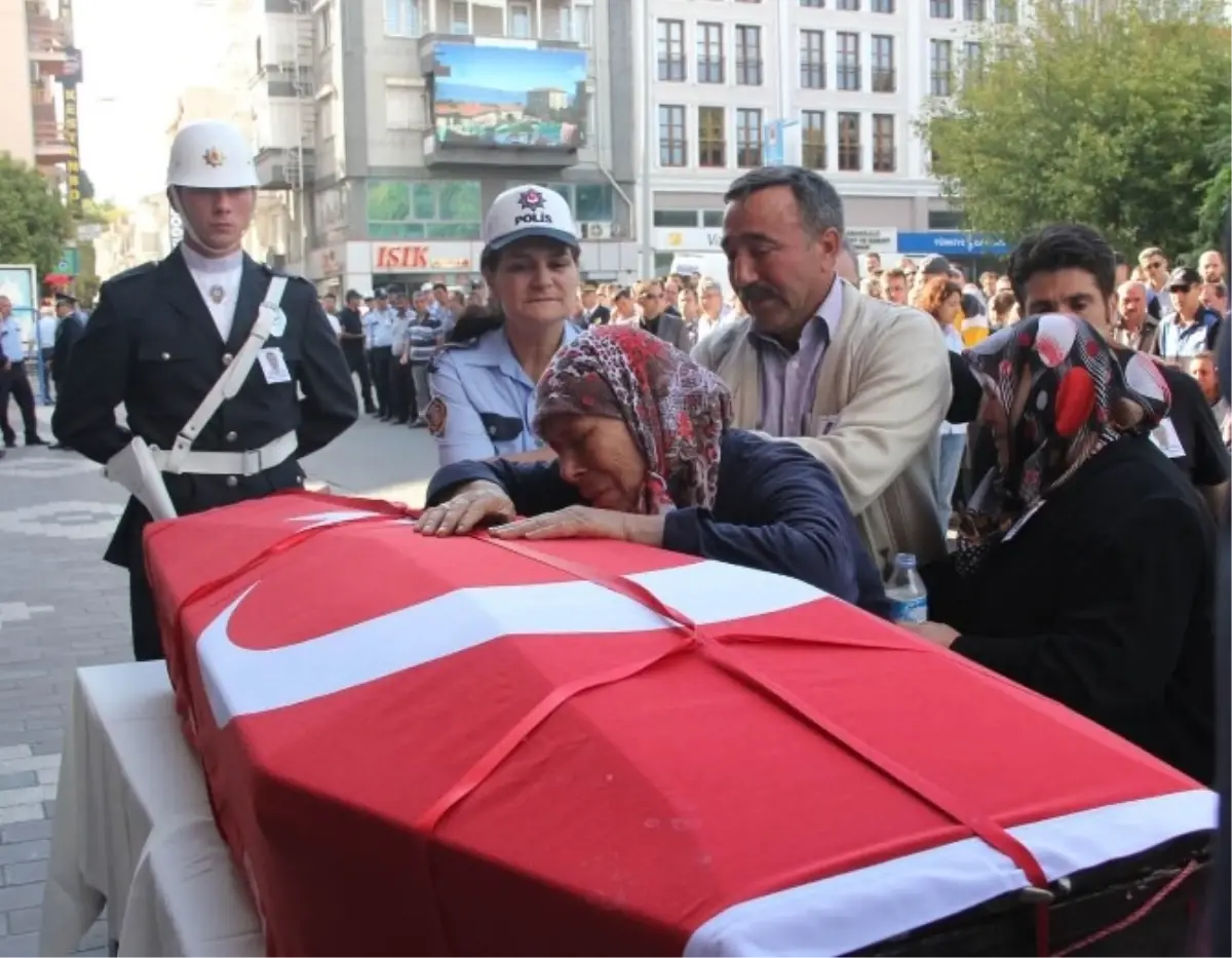 Şehit Polis Memuru İçin Tören Düzenlendi