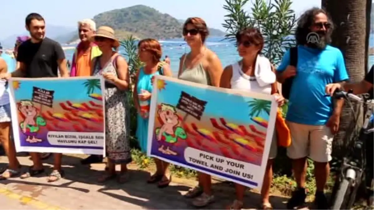 Marmaris\'te Plajda Eylem Var