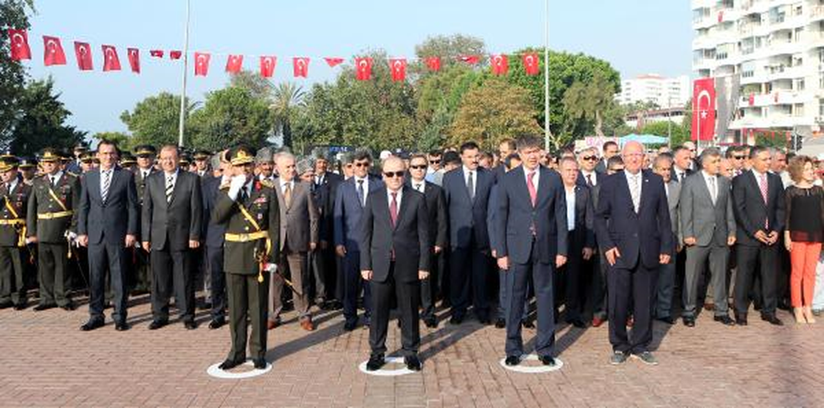 Sıcak Hava, Antalya\'daki Kutlamaları Etkiledi