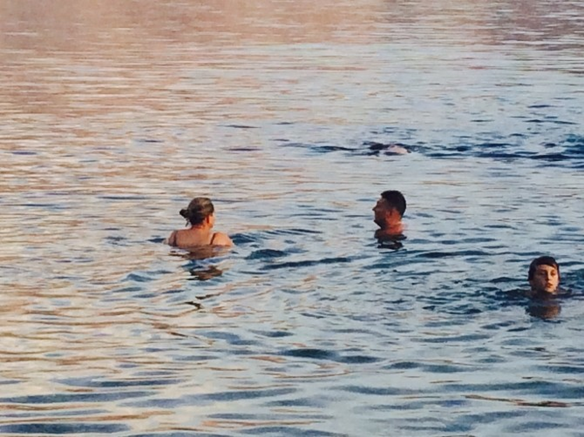Turistlerin Akdamar Adası\'na Göl Keyfi