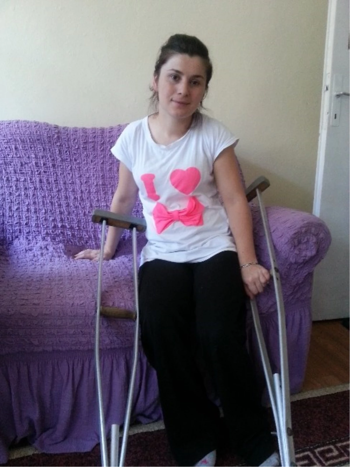 25 Yaşındaki Engelli Genç Kız, Devletten Yardım Bekliyor
