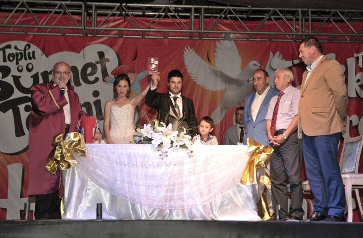 34 Çift Boğaz Turuyla Dünya Evine Girdi