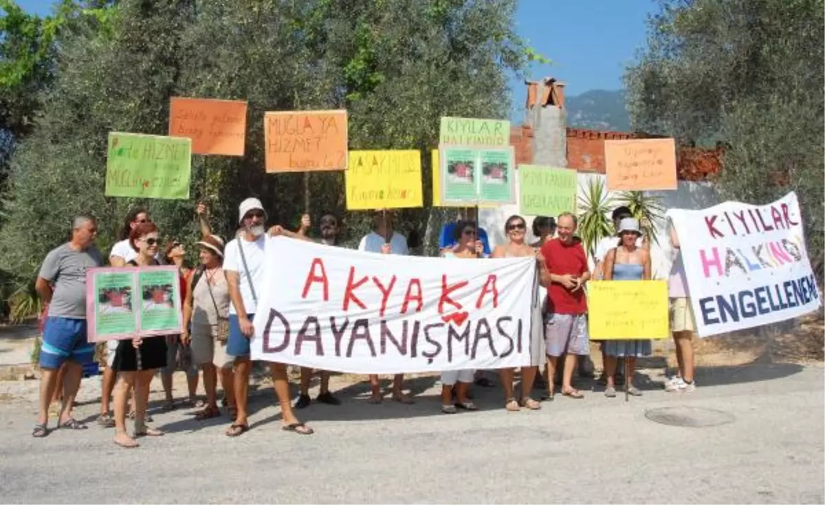 Akyaka\'da \'Sahiller Herkesindir\' Eylemi