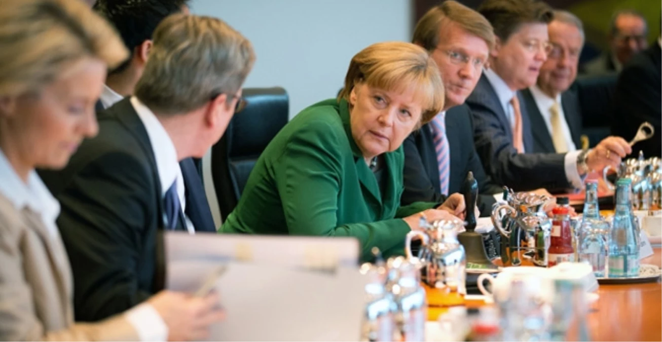 Almanya IŞİD\'e Karşı Peşmergeye Silah Desteği Sağlayacak