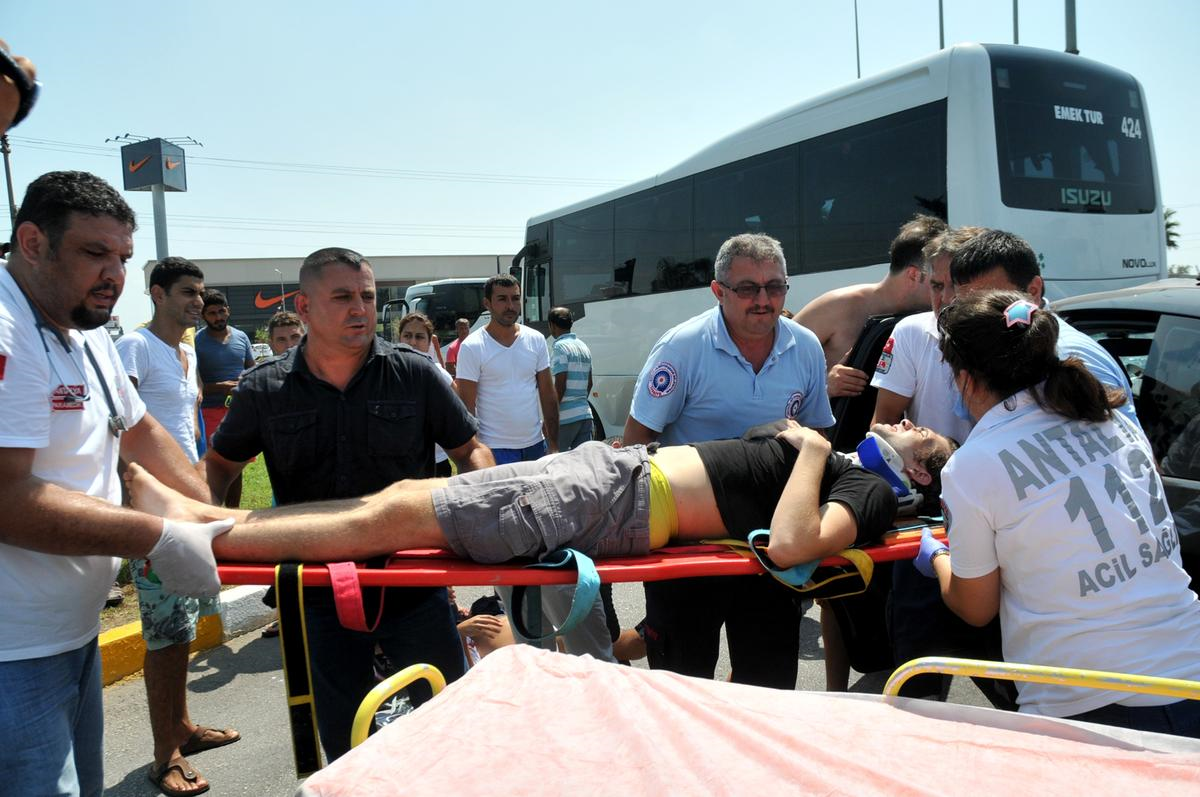 Antalya\'da Trafik Kazası: 5 Yaralı