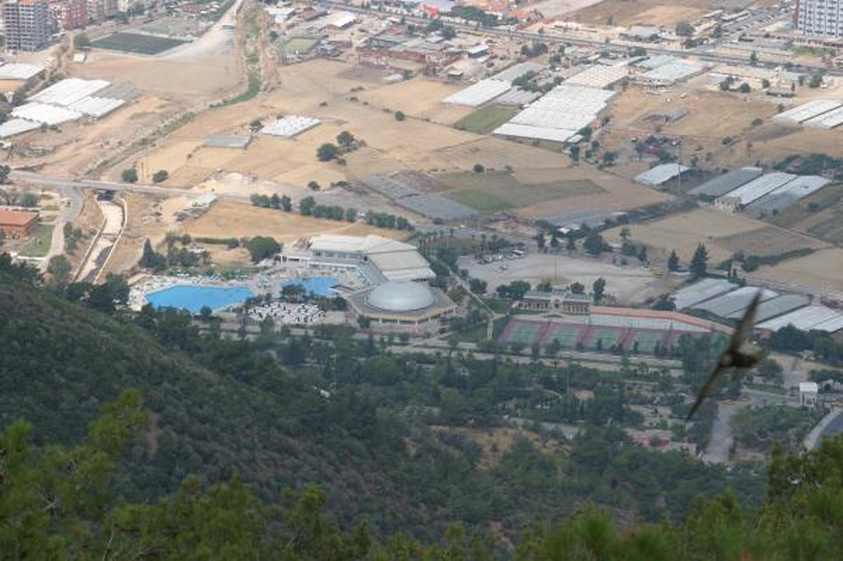 Balçova'ya 4 Termal Otel, Ortasına Dinler Bahçesi
