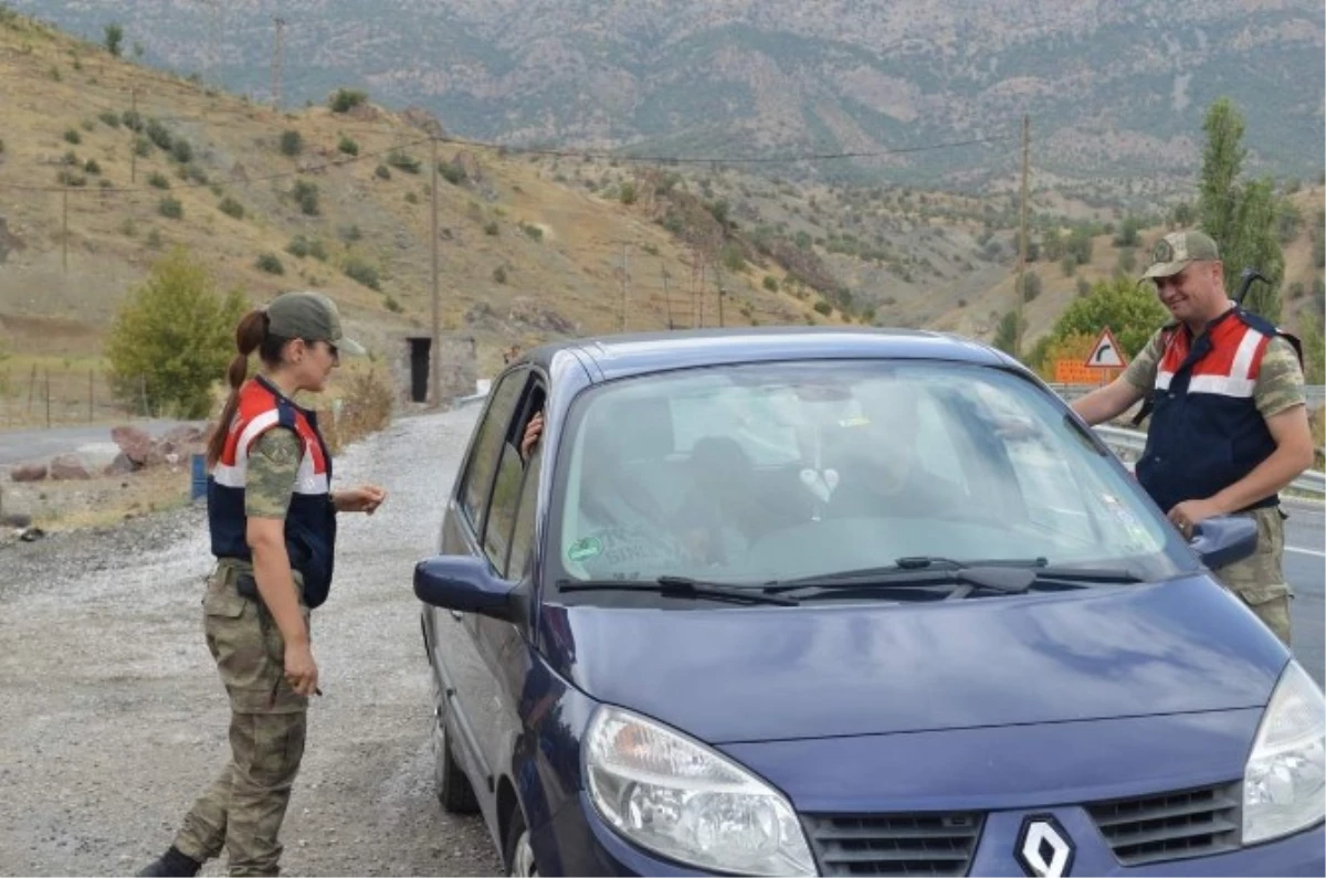 Bayan Astsubay Kaçakçılara Göz Açtırmıyor