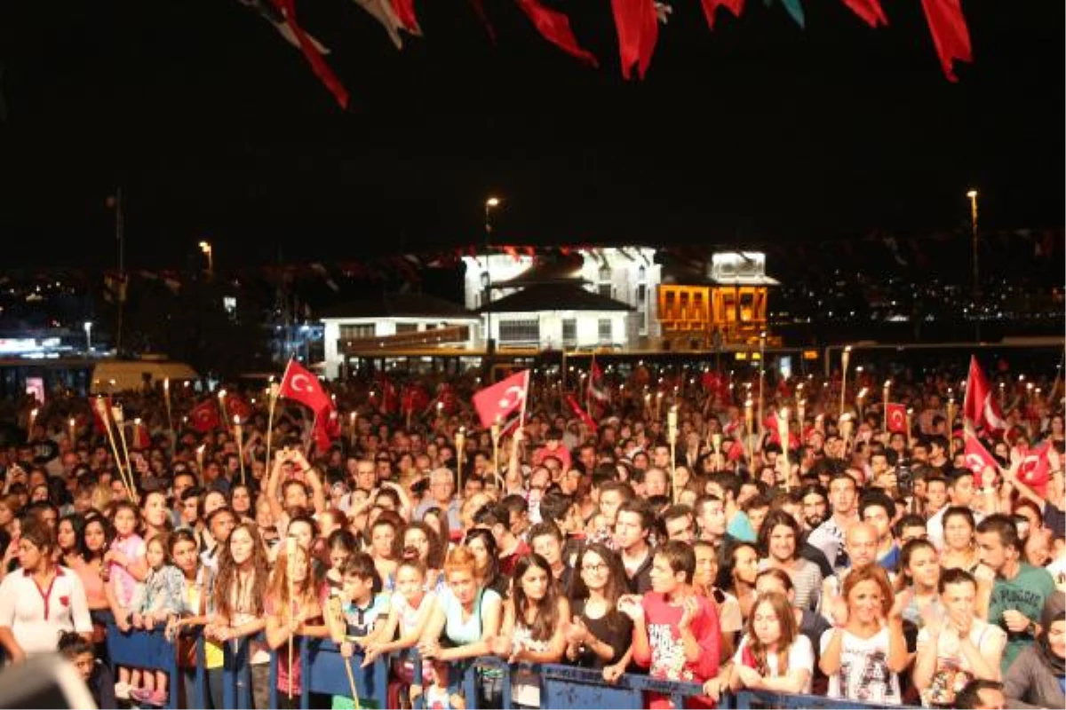 Beşiktaş\'ta Zafer Bayramı Çoşkuyla Kutlandı