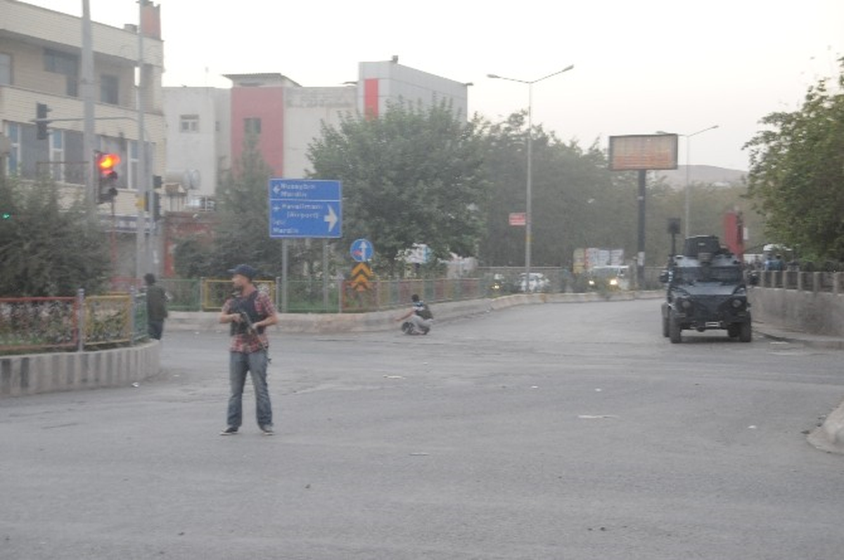 Cizre\'de Şüpheli Paket Fünye ile Patlatıldı