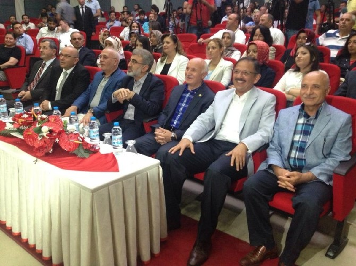 Enerji Bakanı Yıldız\'dan CHP\'ye \'Sandalyeleri Sabitleyin\' Tavsiyesi