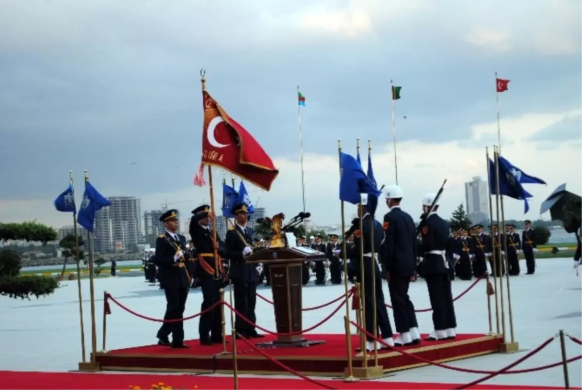 Hava Harp Okulu\'nda Mezuniyet Sevinci