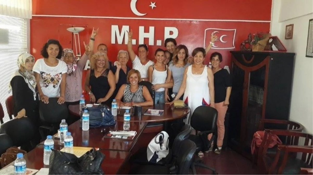 MHP Kuşadası Kadın Kollarında Görev Değişimi