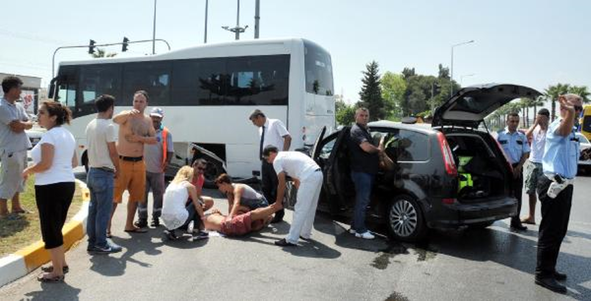 Opera Sanatçıları Kaza Yaptı: 2\'si Ağır, 5 Yaralı