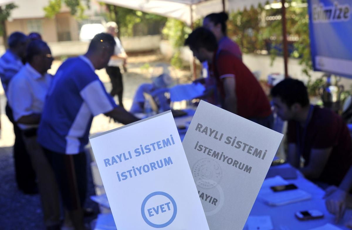 Antalya\'da Raylı Sistem İçin Referandum