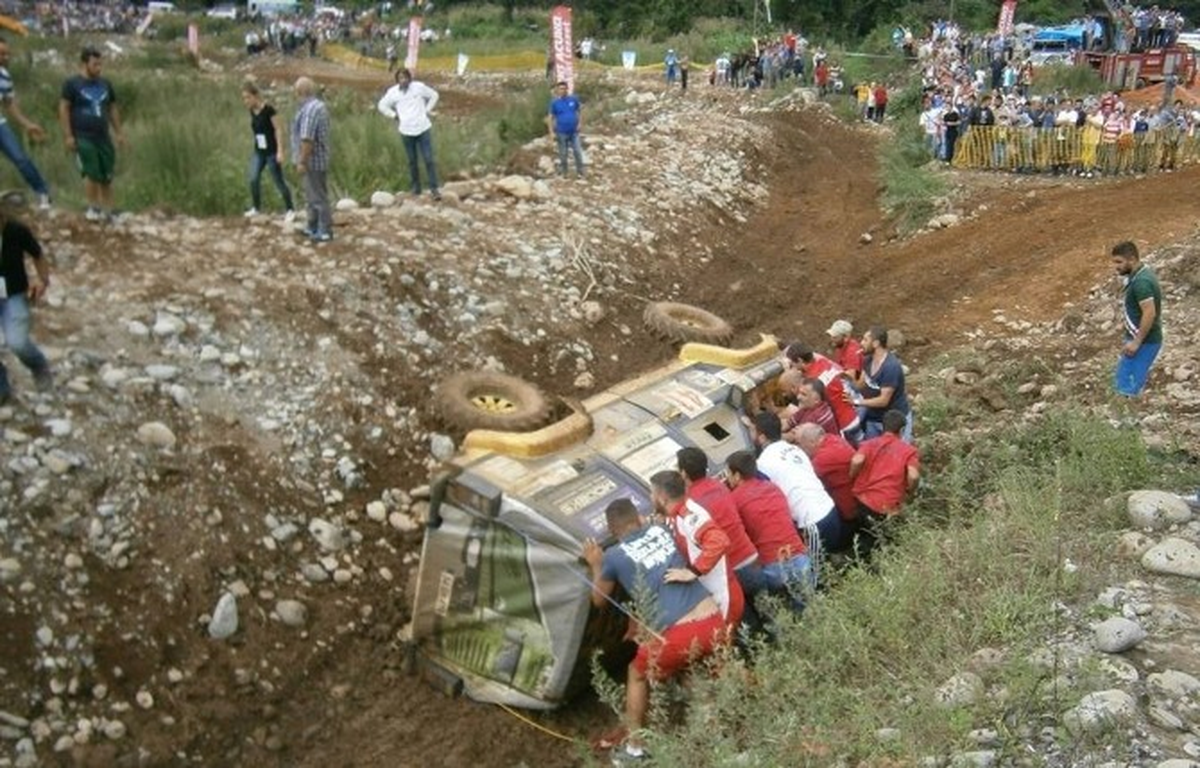 Rize\'deki Off-Road Yarışlarında Araç Takla Attı