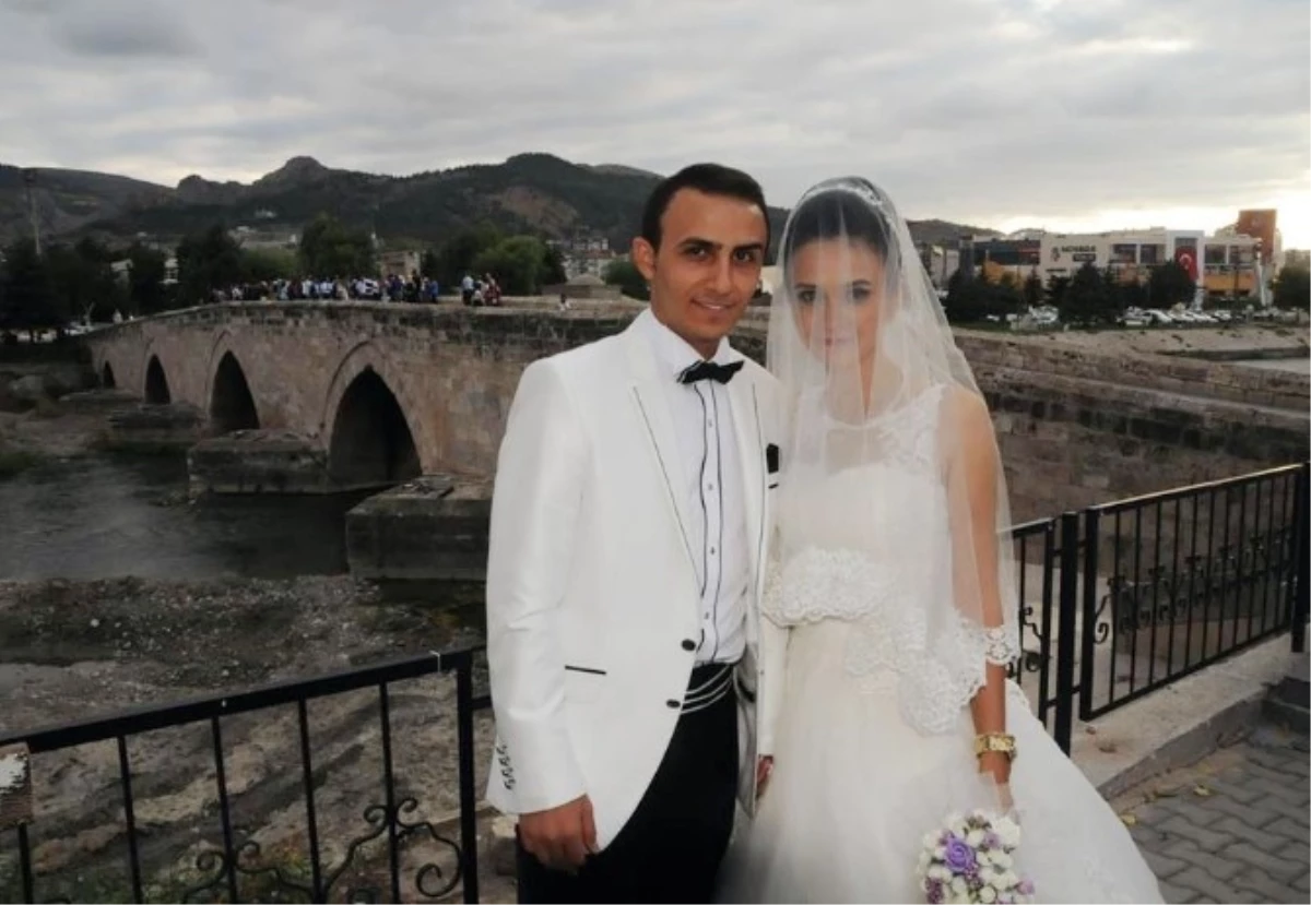 Tarihi Köprüde Nikah Masasına Oturdular