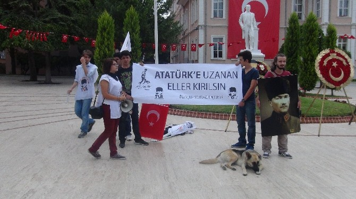 Tekirdağ\'da Tlb Üyeleri Atatürk Büstüne Yapılan Saldırıları Protesto Etti