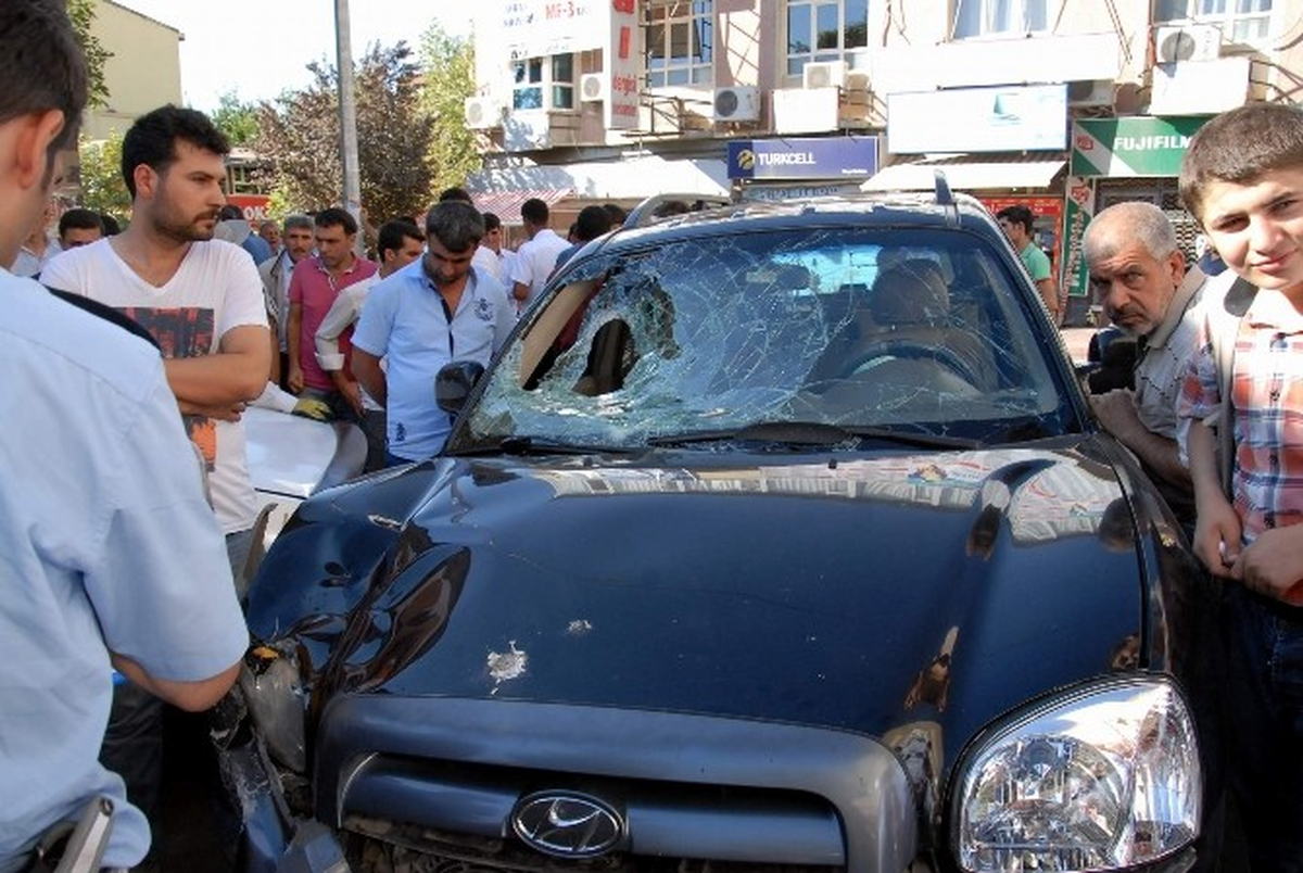 Ters Yöne Giren Araç Yayaya Çarptı